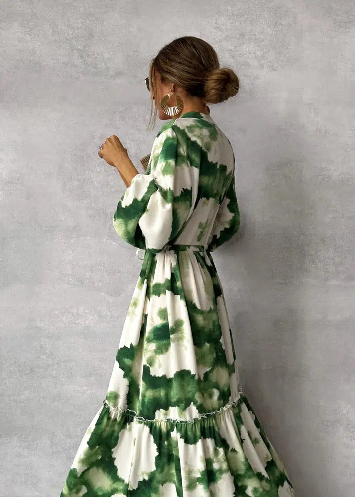Abito da sposa svolazzante con elementi elaborati