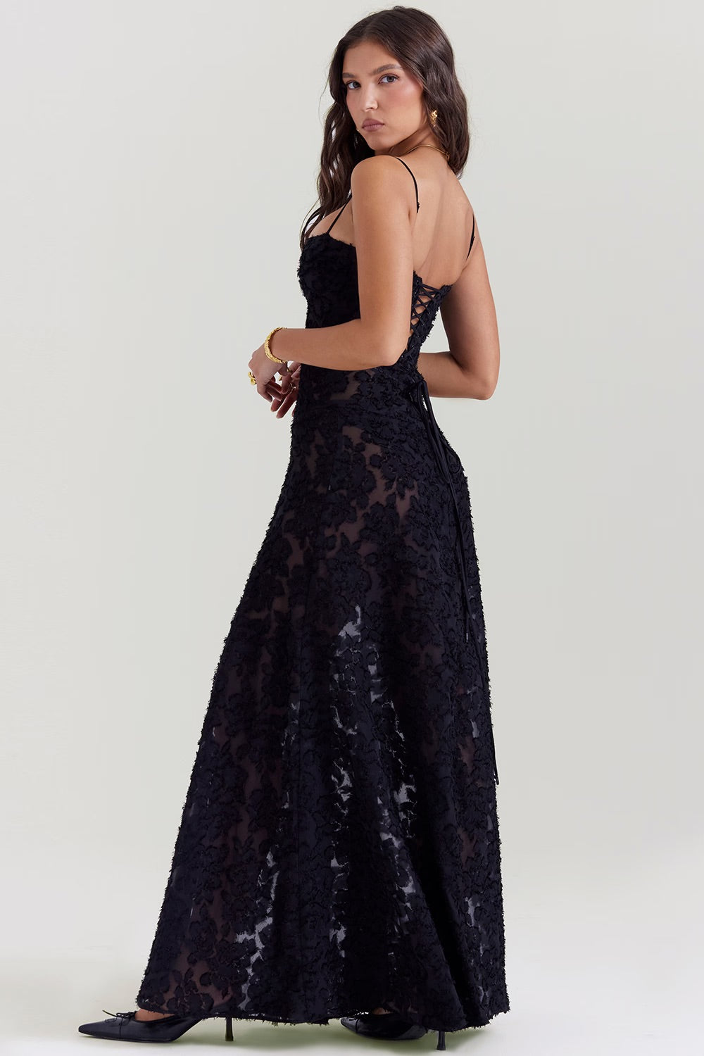 Abito lungo da donna con pizzo e schiena allacciata
