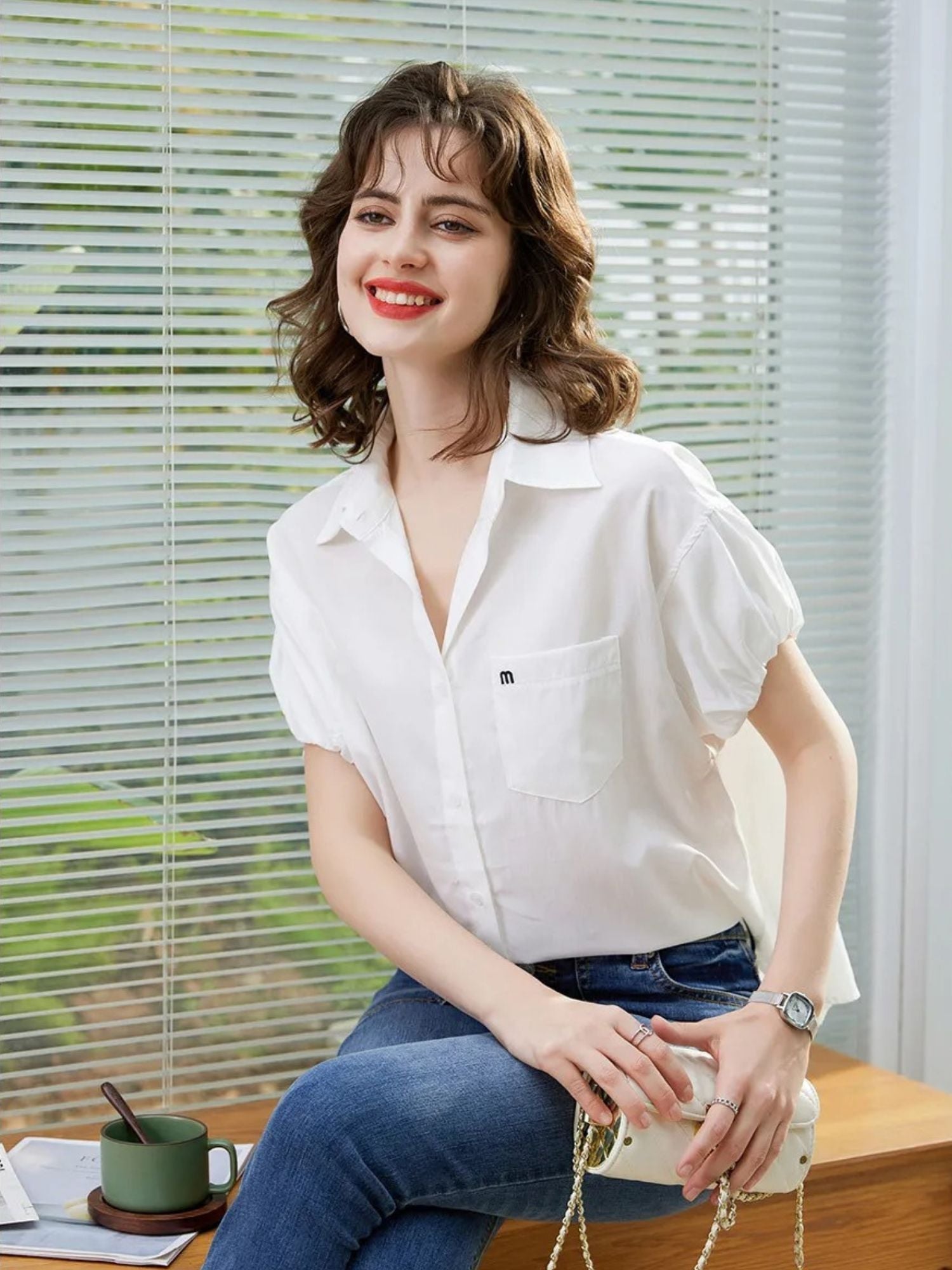 Camicia donna corta con ricamo floreale