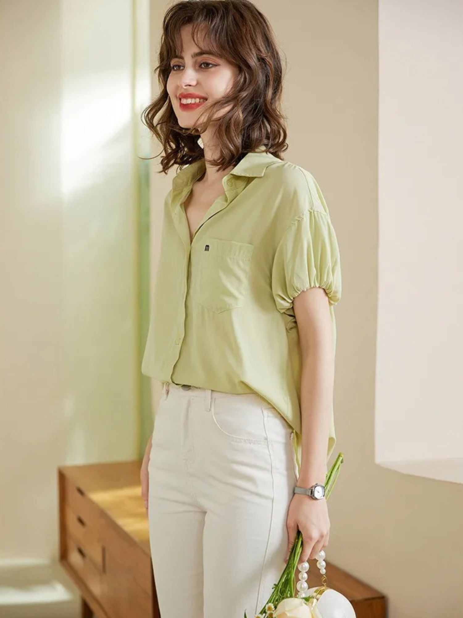 Camicia donna corta con ricamo floreale
