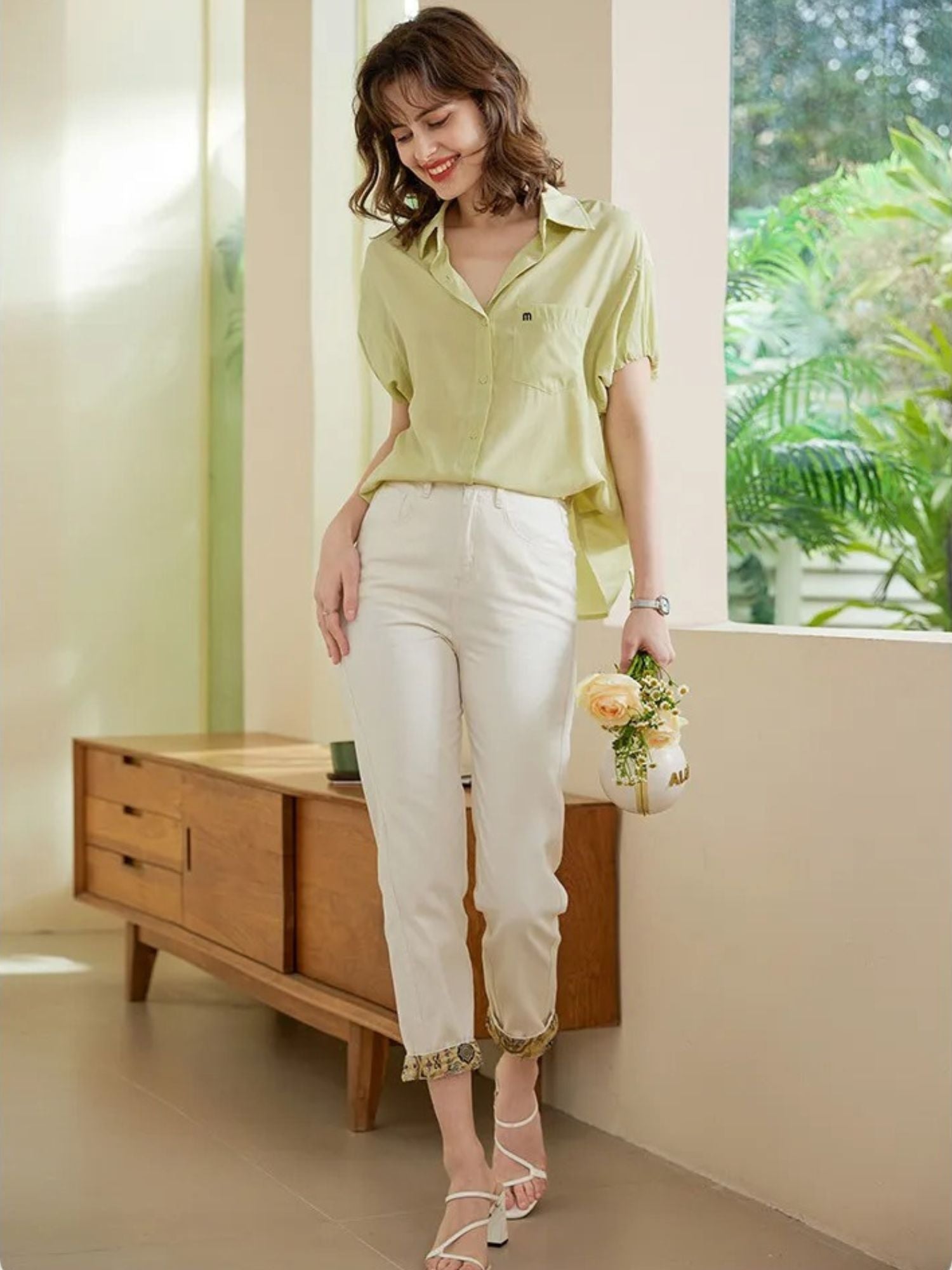 Camicia donna corta con ricamo floreale