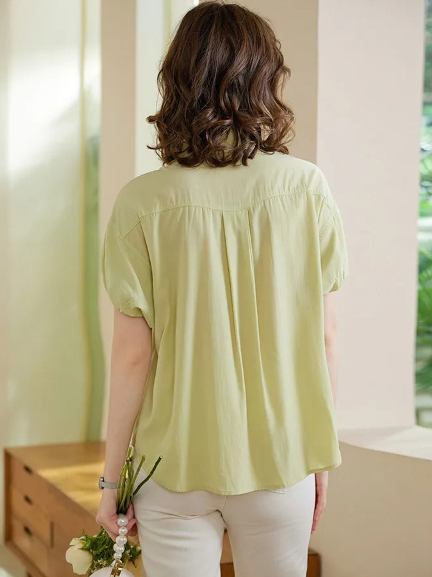 Camicia donna corta con ricamo floreale