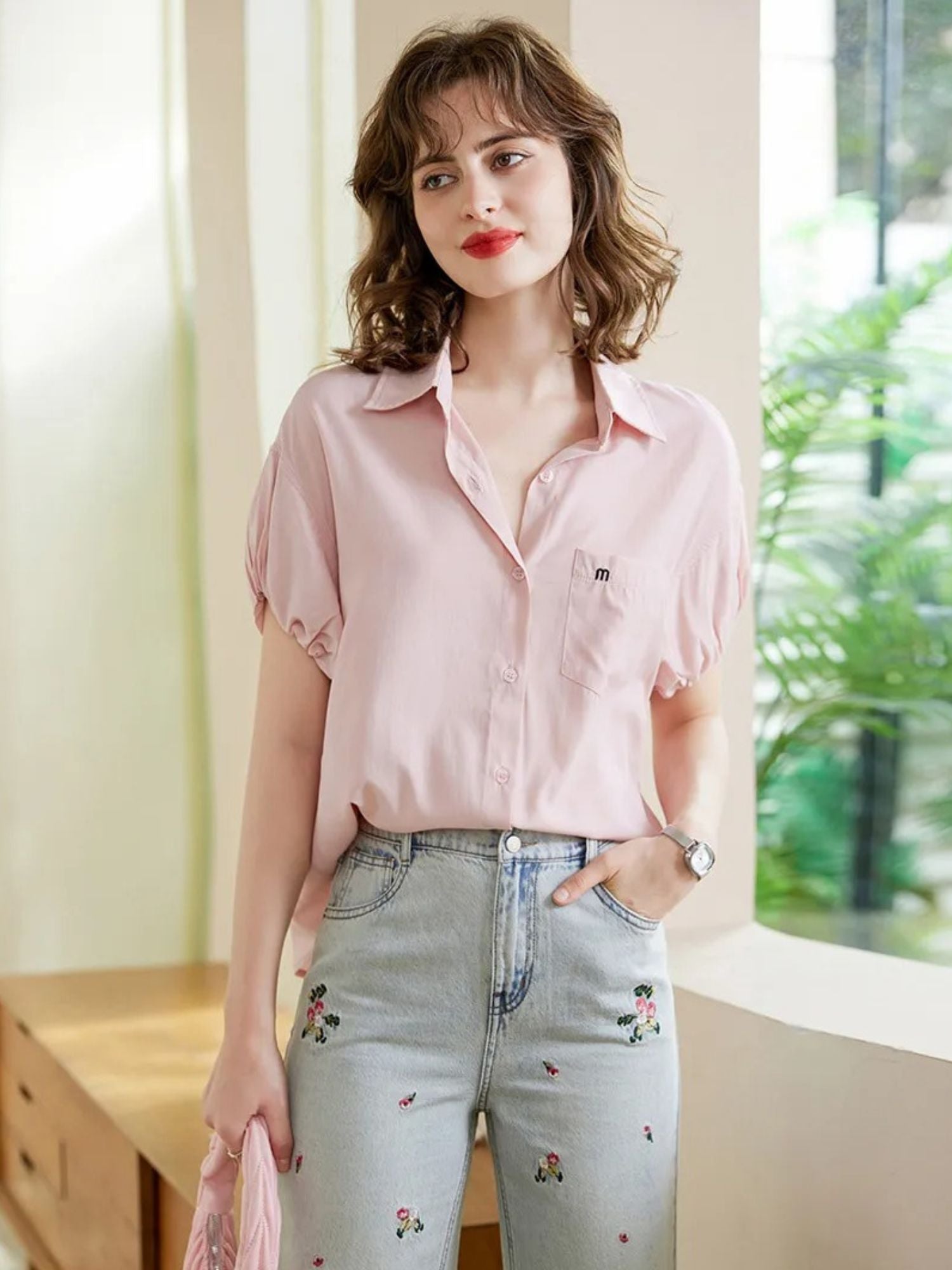 Camicia donna corta con ricamo floreale