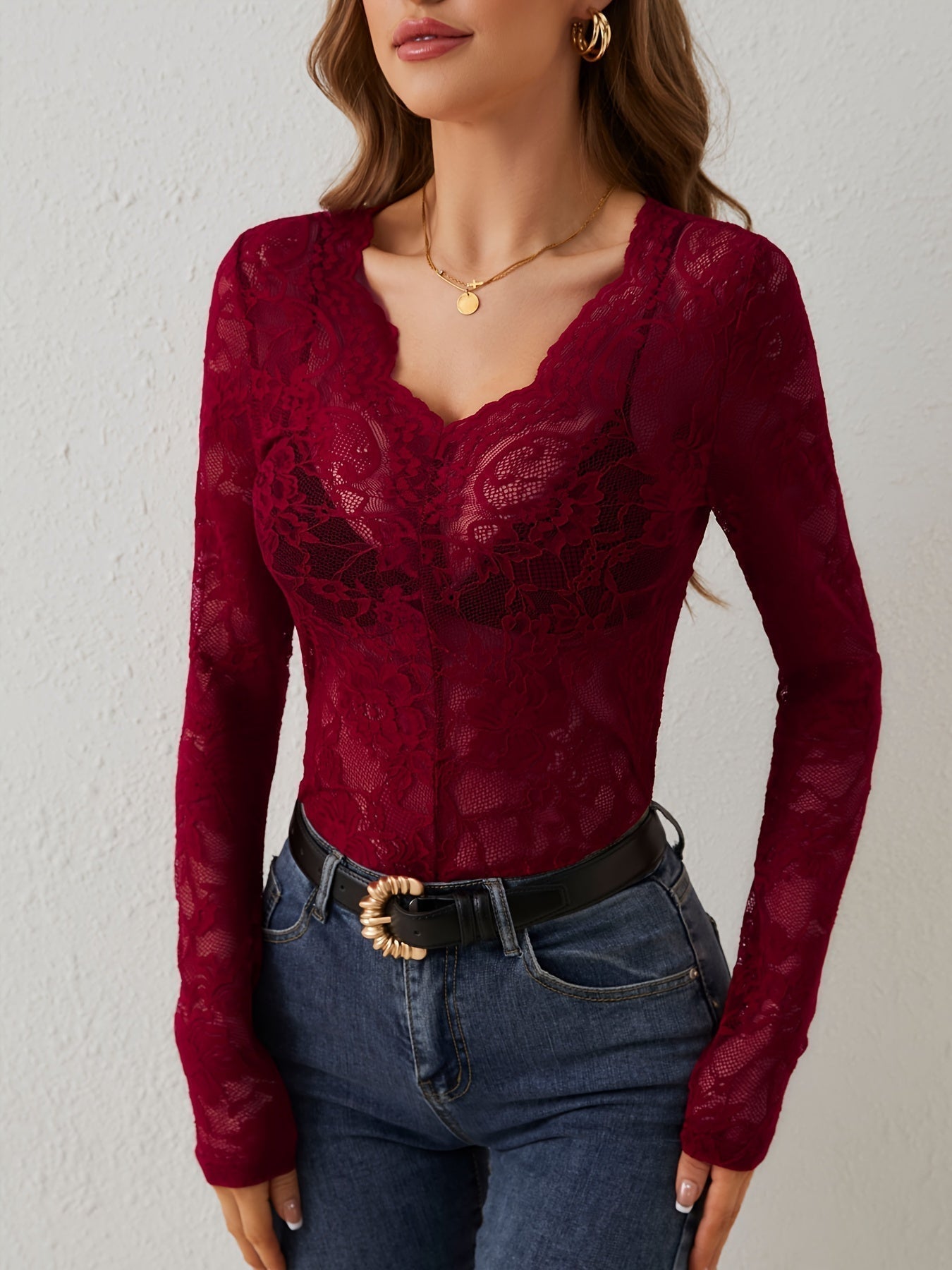 Camicia in pizzo da donna con elementi raffinati