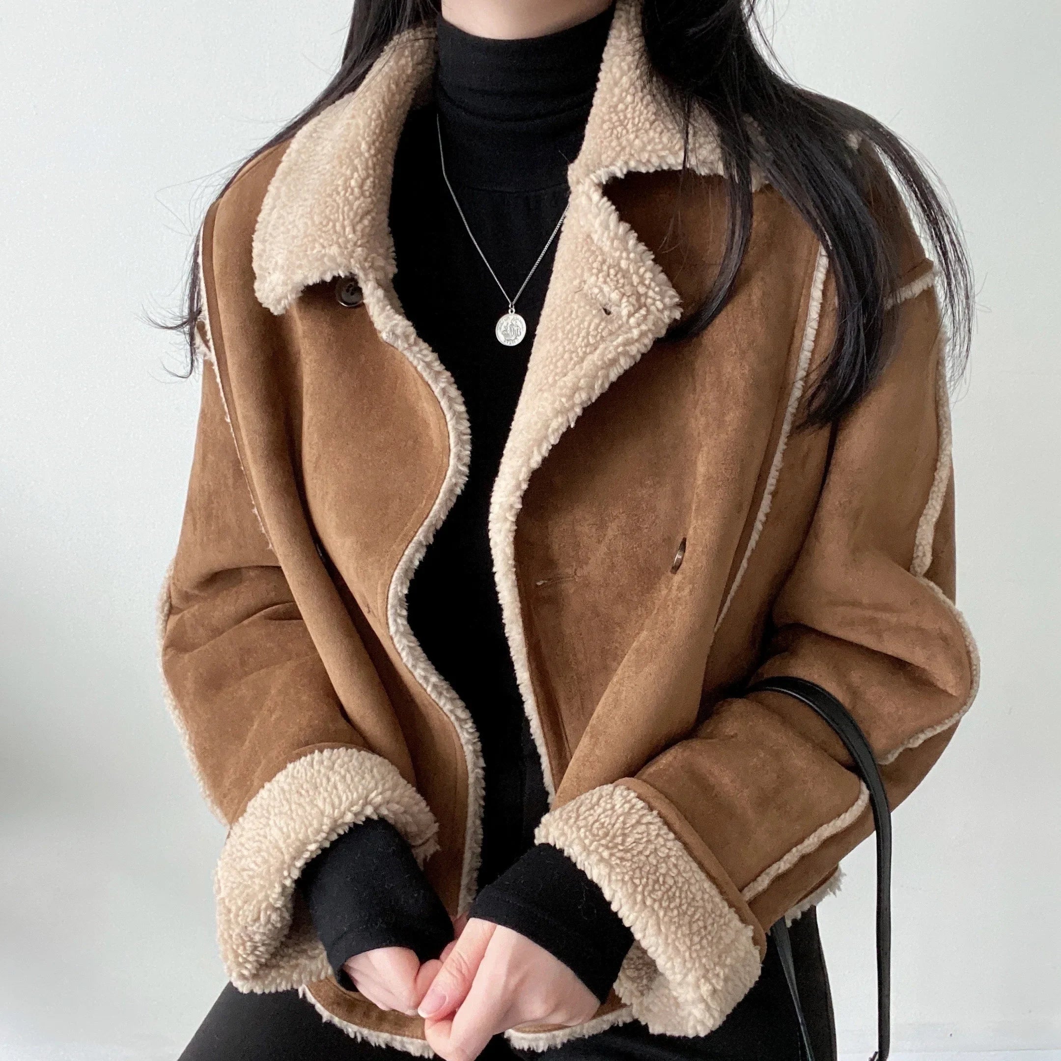 Giacca donna effetto shearling con collo ampio e bottoni