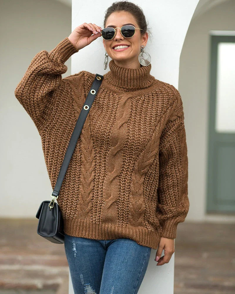 Maglione donna dolcevita a trecce con linea ampia